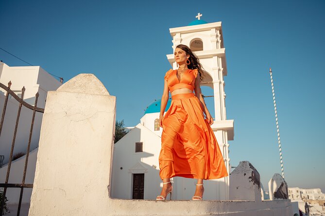 Private Walking Tour in Santorini with Personal Photographer - What makes Bobby’s approach useful