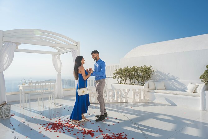 Proposal Photoshoot Santorini - Arriving in Central Oia for the One-Hour Session