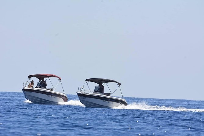 Rent a Boat in Santorini without a License - A flexible route along the caldera