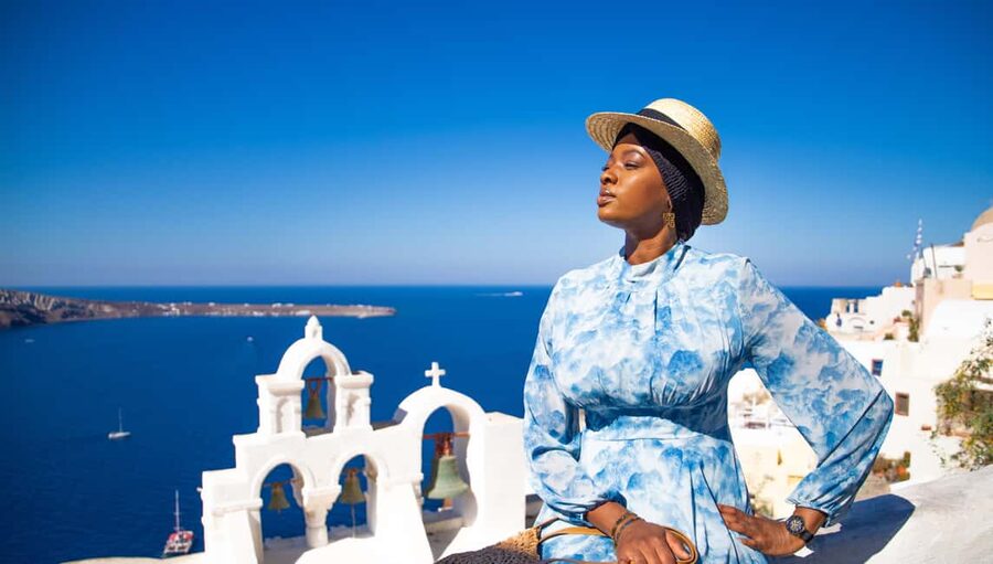 Santorini: 40-Minute Oia Photoshoot - Key points at a glance
