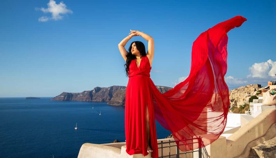 Santorini: 40-Minute Oia Photoshoot - The photos and delivery expectations