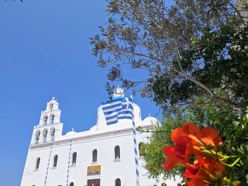 Santorini: 6-Hour Private Sightseeing Tour - One hour in Oia, Santorini’s postcard village