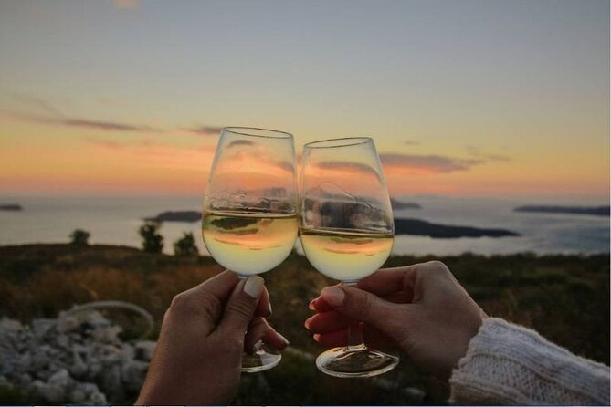 Santorini 6 hours Day tour and Lunch - A six-hour route across Santorini’s volcanic character