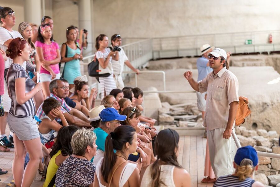 Santorini: Akrotiri Prehistoric City Guided Walking Tour - Meeting the archaeologist after the ticket office