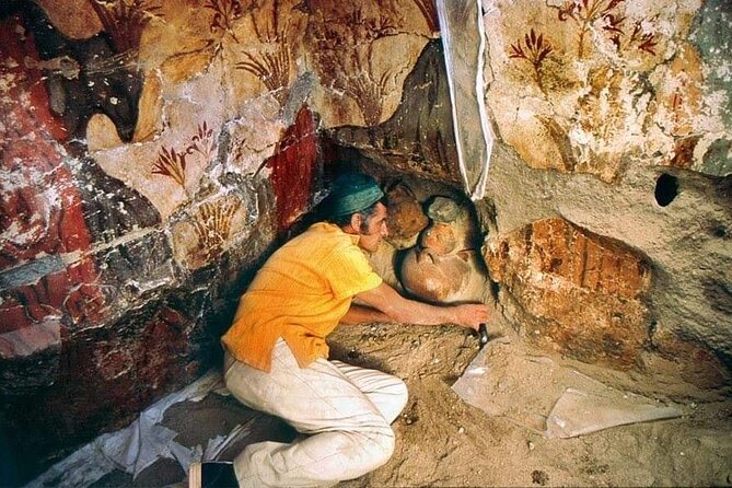 Santorini , Akrotiri tour by a licensed guide - Meeting point and practical planning