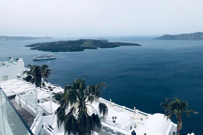 Santorini Bliss: Discover the Charms of the Southern Delight - What the guide adds to a short route