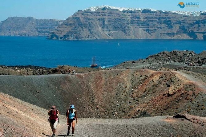 Santorini: Boat tour to Volcano, Hot Springs & Thirasia island - Getting down to Santorini’s Old Port