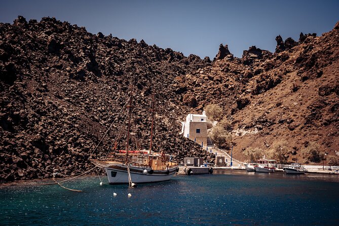 Santorini: Boat tour to Volcano, Hot Springs & Thirasia island - A small boat, a kind captain, and limited commentary