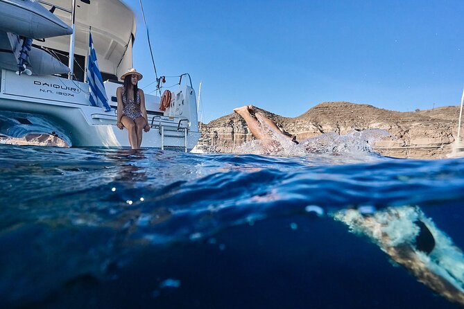 Santorini: Caldera Private Catamaran Cruise with Meal & Drinks - Day sailing or sunset light