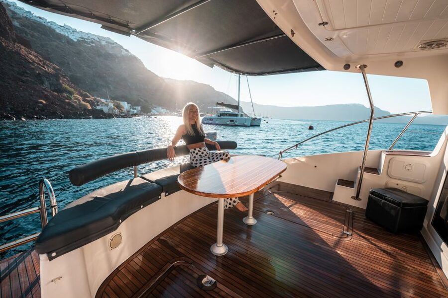 Santorini: Caldera Private Power Catamaran Cruise - How the transport and timing work