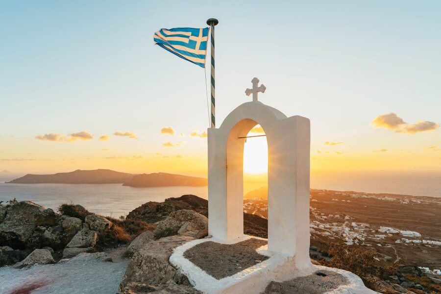 Santorini: Caldera Trail Guided Hike and Sunset Viewing - Starting in Fira and finding the caldera edge