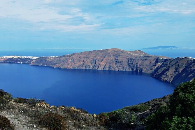 Santorini Caldera Walk Hiking Experience Fira-Oia - What the guide adds, and what you can do alone