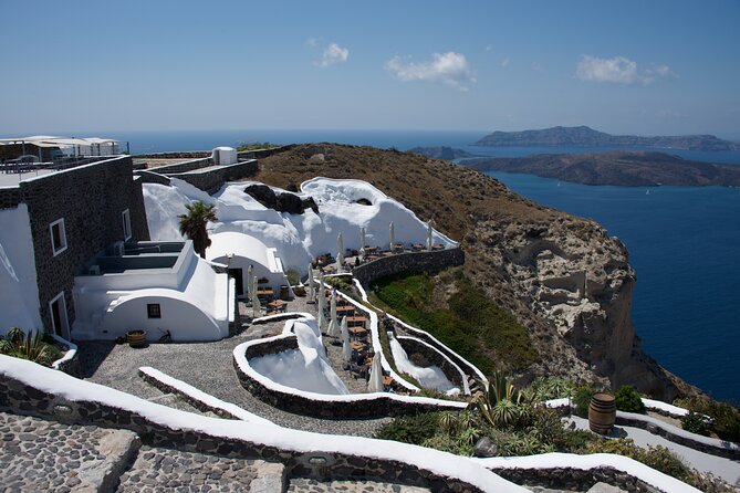 Santorini car tour with a local - Why a private car makes sense on Santorini