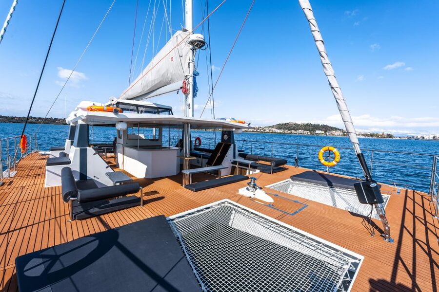 Santorini: Catamaran Caldera Cruise with Meal and Drinks - What lunch on the catamaran is really like