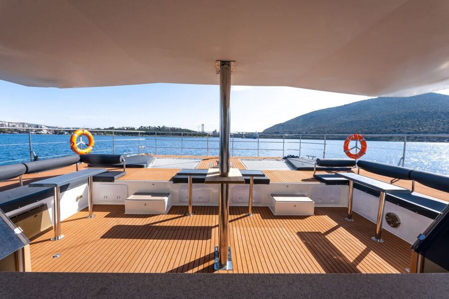 Santorini: Catamaran Caldera Cruise with Meal and Drinks - Crew service and the feel onboard