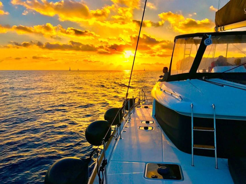 Santorini: Catamaran Cruise with Lunch, Drinks, & Oia Visit - Key points at a glance