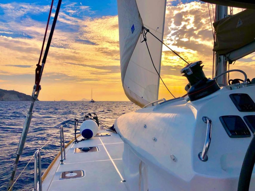 Santorini: Catamaran Cruise with Lunch, Drinks, & Oia Visit - Why this cruise is a smart way to see Santorini