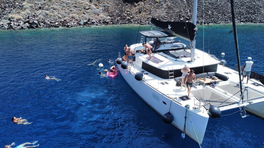 Santorini Catamaran Cruise with Swimming, Meal and Open Bar - Key points before you book