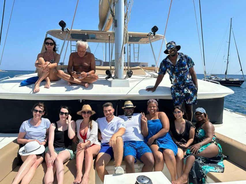 Santorini Catamaran Day Cruise: Lunch, Drinks and Transfers - Why this five-hour sailing route works