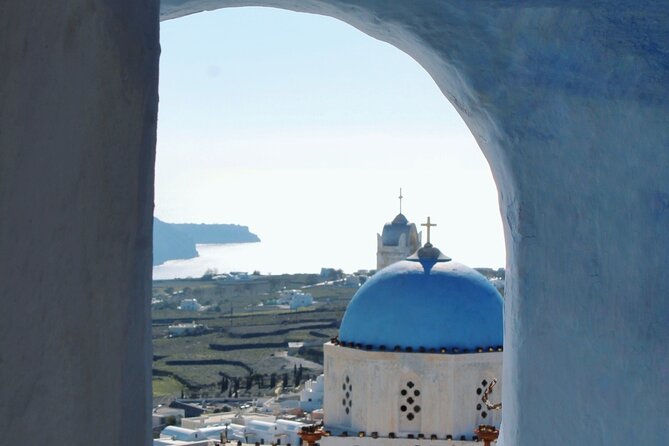 Santorini Classic Highlights and Sightseeing Private Tour - Oia, two hours among Santorini’s famous blue domes