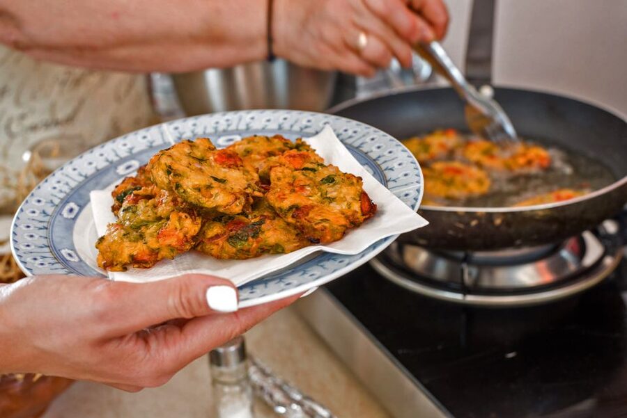 Santorini: Cooking Class and Easy Hike - What the guides add to the morning
