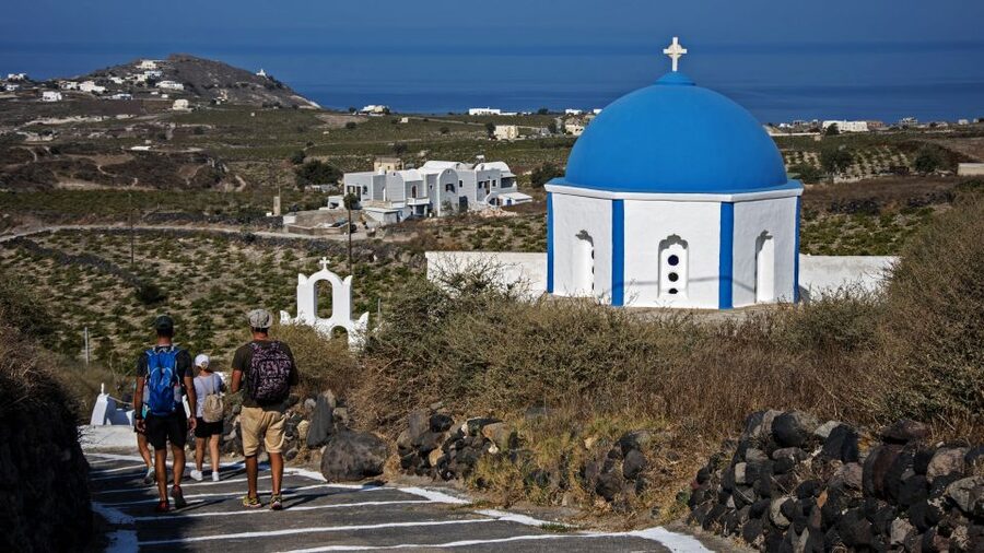 Santorini: Cooking Class and Easy Hike - The Akrotiri trail and its two-sided views