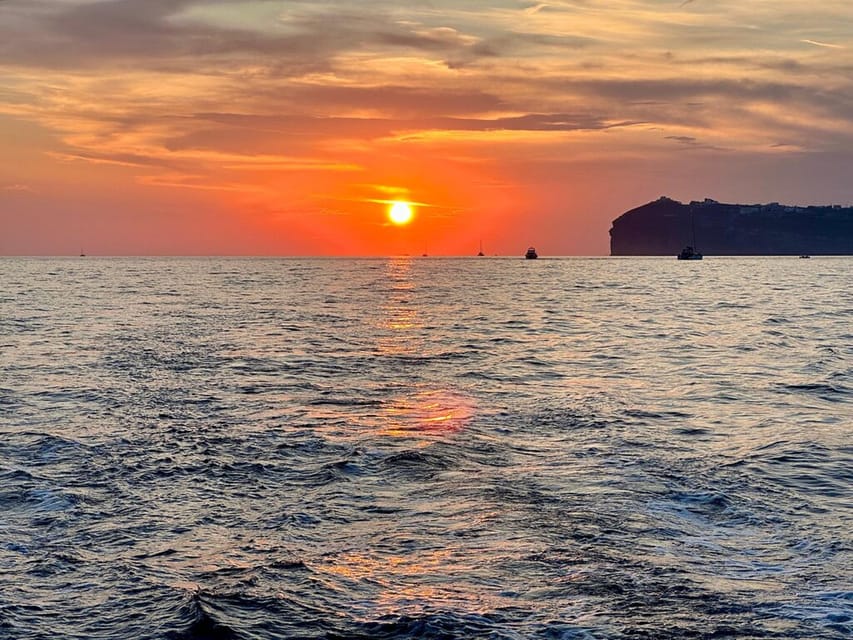 Santorini:Cruises with Catamaran around the Volcanic Island. - Key points at a glance
