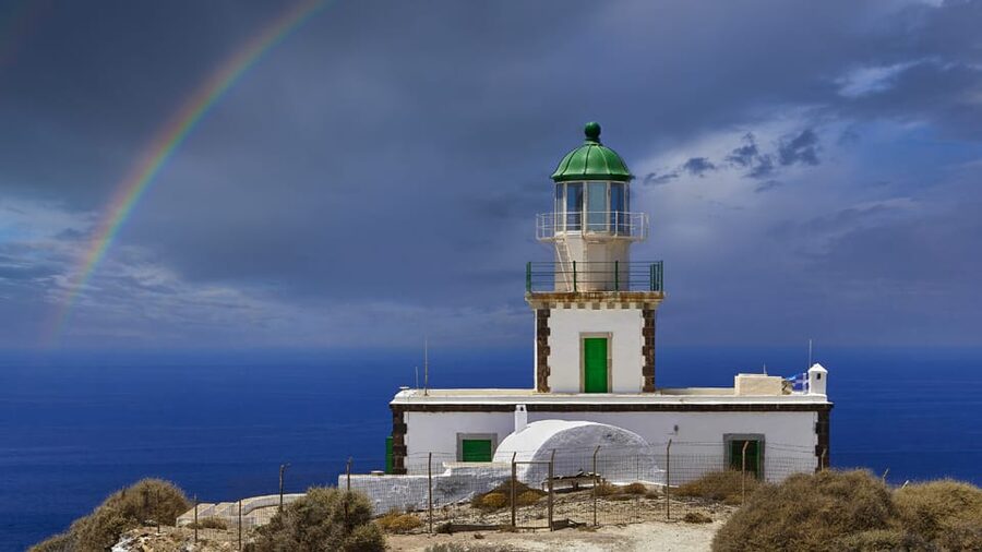 Santorini: Culture & Highlight Tour with Wine Tasting - The private van format helps on a short stay