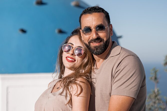Santorini: Customized Private Photoshoot Walk in Oia - Morning light or a later time slot