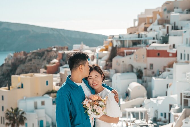 Santorini: Customized Private Photoshoot Walk in Oia - Wind, crowds, and the value of local route planning