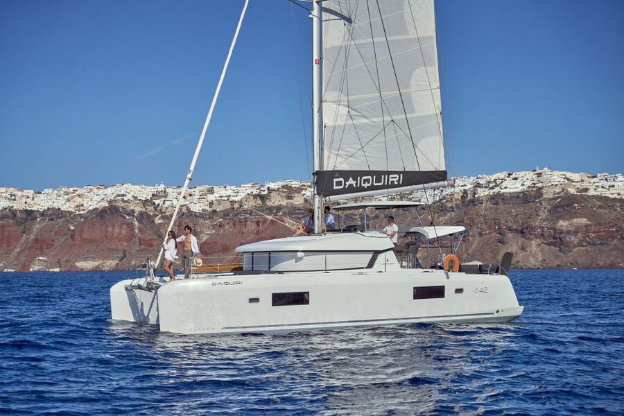 Santorini: Day Luxury Catamaran Cruise with Meal & Drinks - Crew service and the occasional weak spot