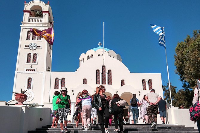 Santorini Day Tour with Sunset in Oia - Perissa gives you a proper midday pause