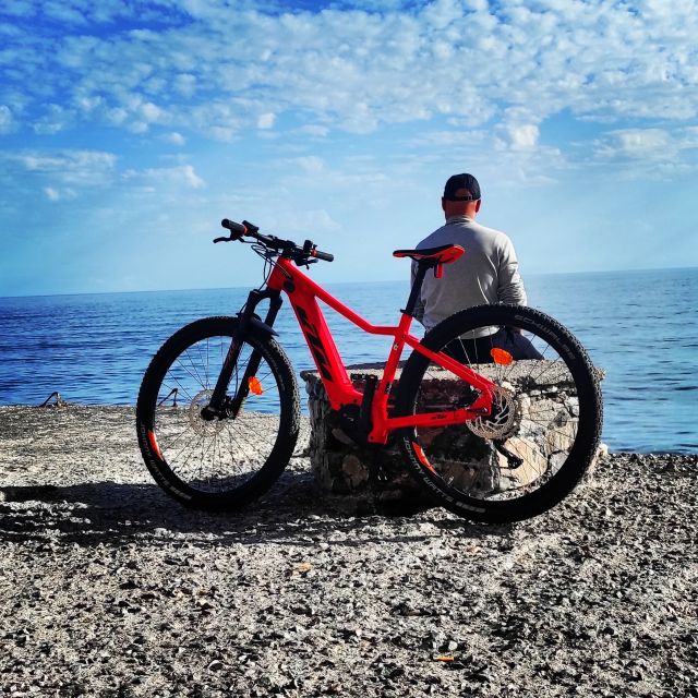 Santorini e-bike guided tours - Emporio and the island’s quieter villages