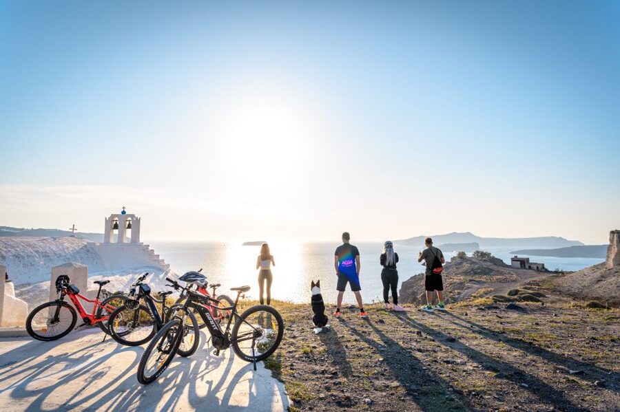 Santorini e-bike guided tours - Starting in Perissa, where the ride finds its rhythm
