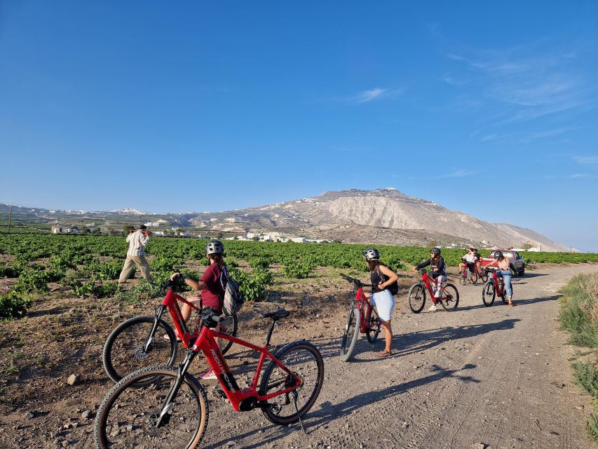 Santorini: E-bike tour experience - Megalochori and the climb to the caldera