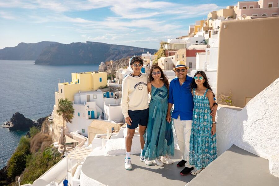 Santorini Family Photoshoot (Oia Village) - Walking from whitewashed lanes to blue domes