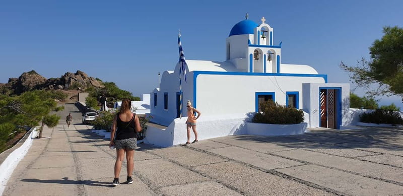 Santorini: Fira to Oia Caldera Hike with Guide - Fitness, footwear, and the heat factor