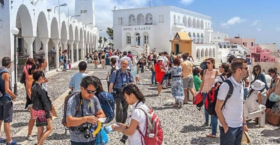 Santorini: Fira Town Walking Tour with Wine Tasting - Donkey roads and the Venetian quarter