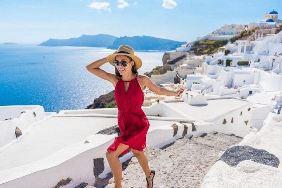 Santorini: Fira Town Walking Tour with Wine Tasting - White lanes, Gold Street, and handmade work