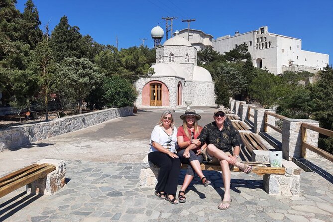 Santorini First-time Visitors Private Tour with Wine Tasting - Oia in one focused hour