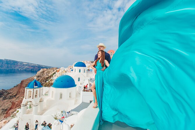 Santorini flying dress photo - How the photographer helps you pose