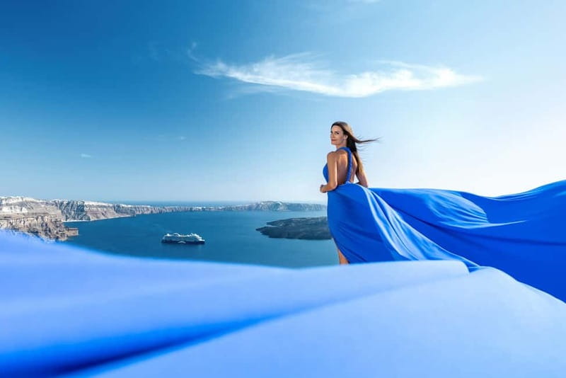 Santorini: Flying Dress Photo © Photoshoot "Express Package" - Why Imerovigli makes a smart photo setting