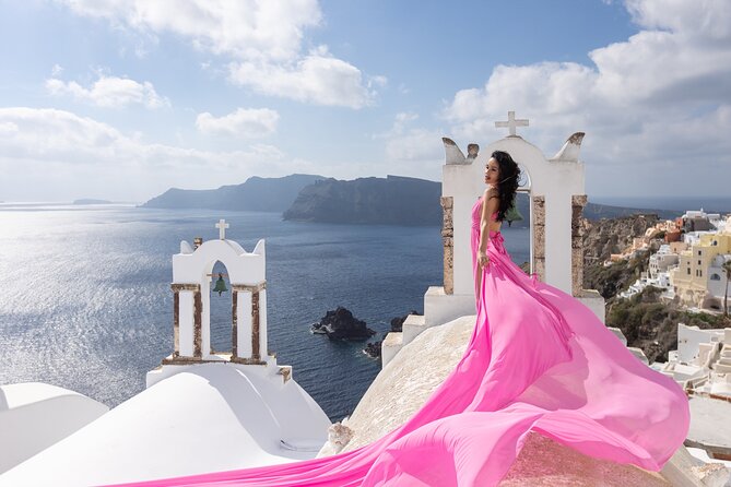 Santorini Flying Dress Photoshoot with a Pro Photographer - Choosing the dress color and getting ready