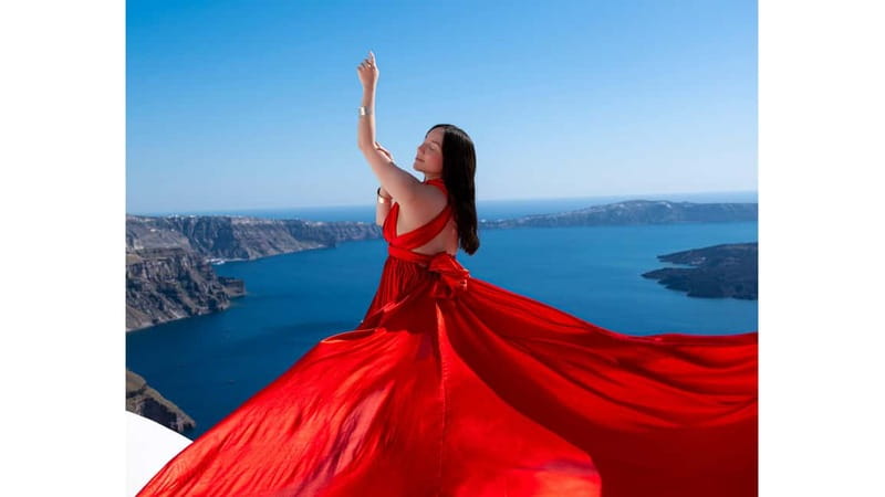 Santorini: Flying Dress Photoshoot with Edited Photos - Key points to know before you book