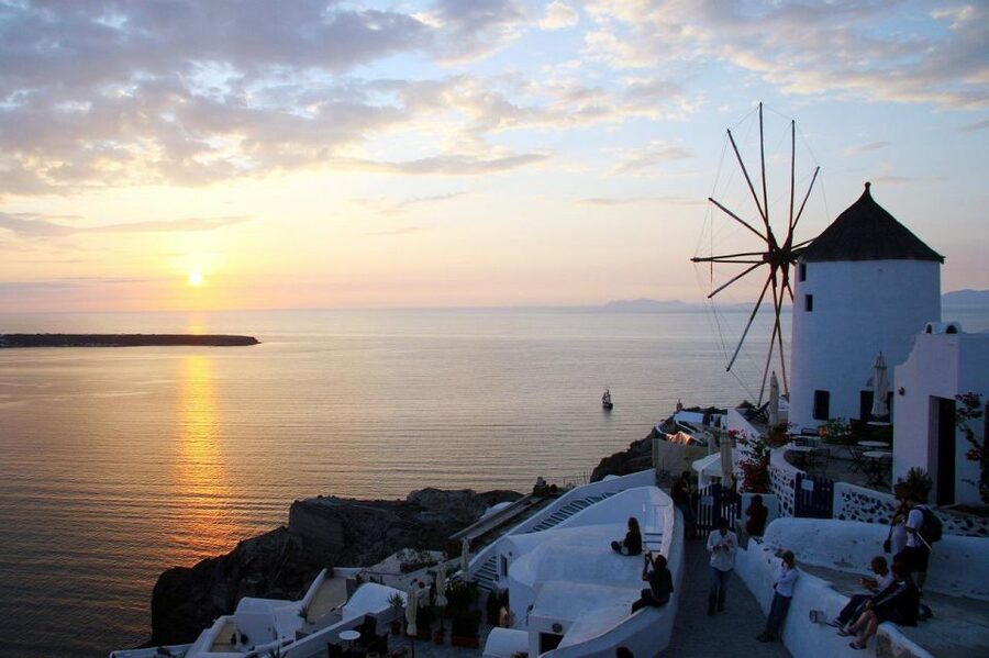 Santorini Fully Customizable Tour - Oia, the Three Bells, and Santorini’s best-known views