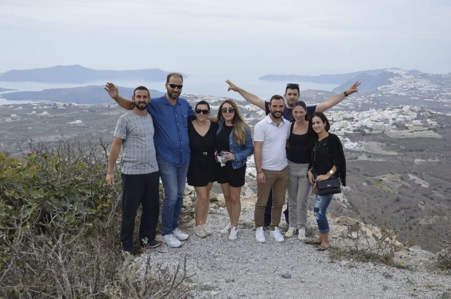 Santorini: Half-Day Sightseeing Tour with Hotel Pickup - What the guide adds to the drive