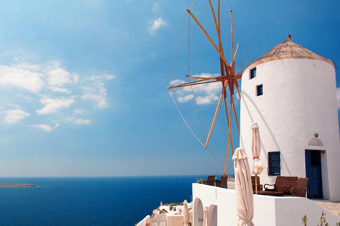 Santorini Highlights and Venetian Castles Small-Group Day Tour - Emporio shows Santorini’s best-preserved castle lanes