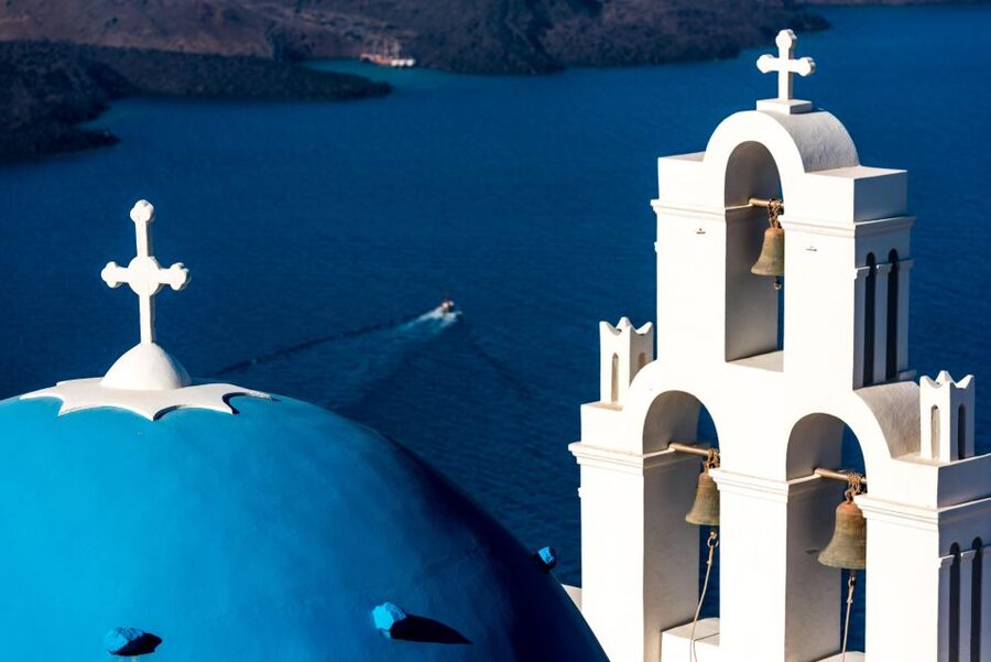 Santorini: Highlights prive tour & wine tasting-local guide - Pyrgos Kallistis and a more traditional side of Santorini