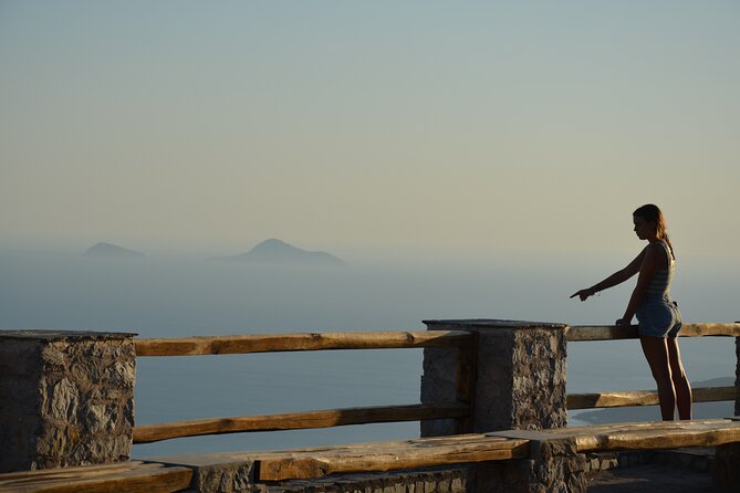 Santorini Highlights Small-Group Tour with Wine Tasting option - What the $102.79 price really buys you