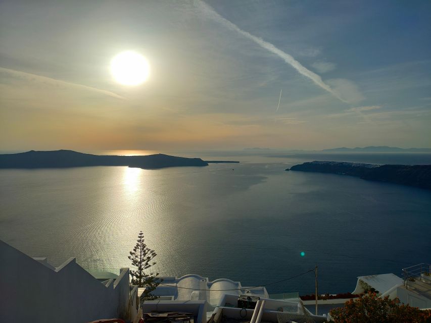 Santorini highlights tour - Akrotiri and the ancient city beneath the island